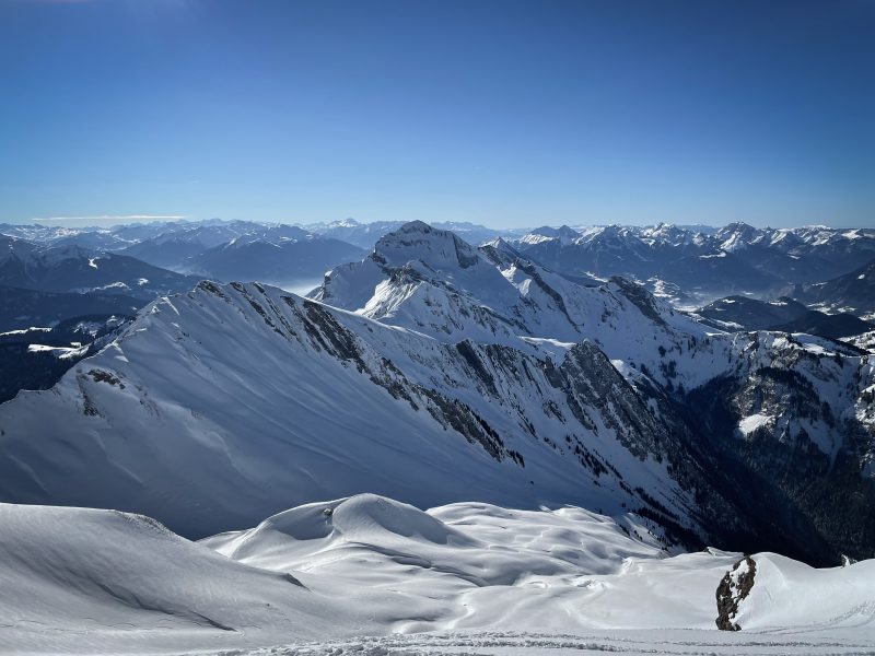 Etale pointe sud couloir Coufa Aravis pente raide ski randonnée