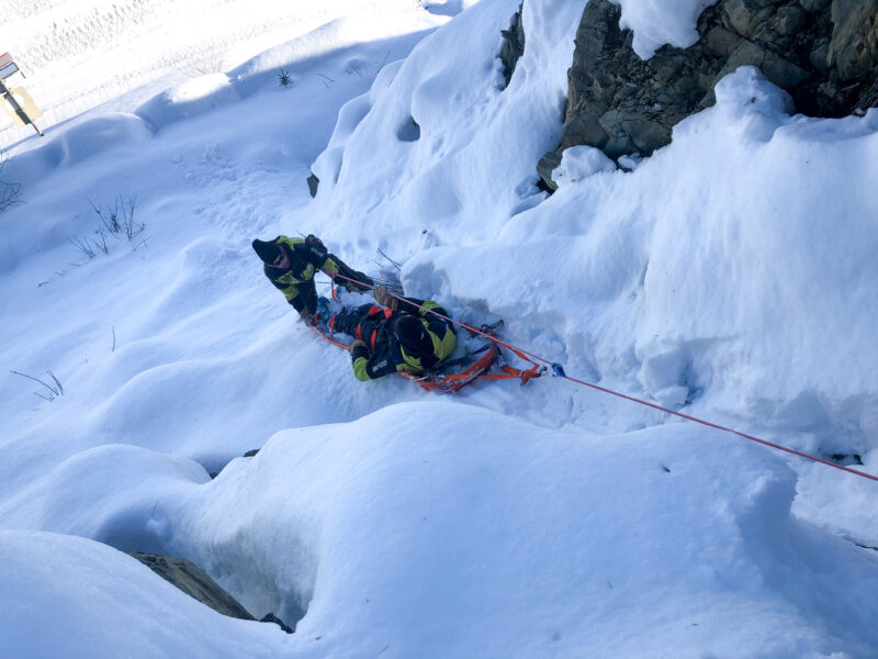 Secours sur corde pisteur secouriste Arêches Beaufort mouflage évacuation par le bas par le haut